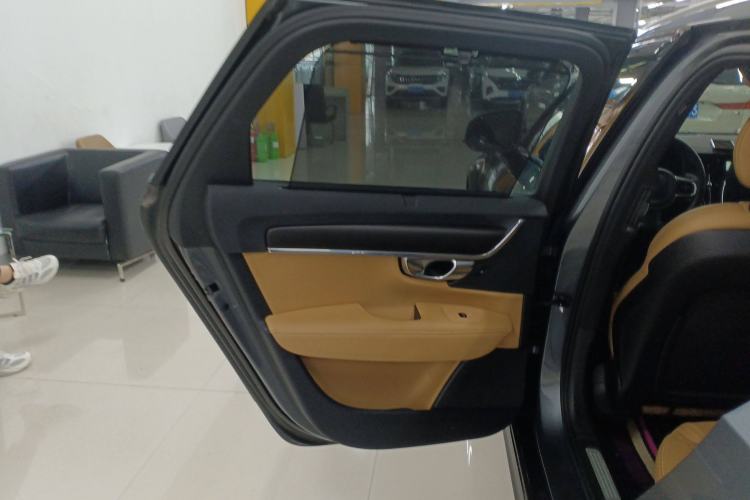 Used Volvo V90 2017 Cross Country T5 AWD Smart Range Edition