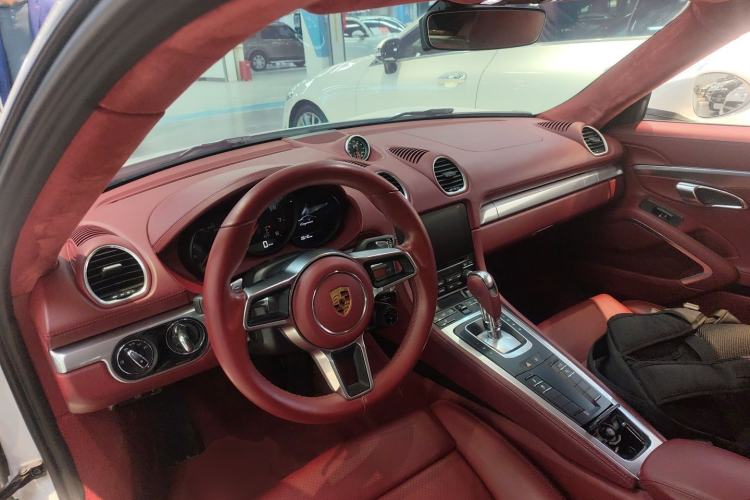 Used Porsche 718 2016 Cayman 2.0T
