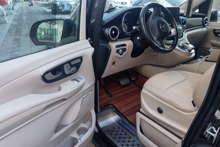 Used Mercedes-Benz V-Class 2016 V 260 L Prestige Extended Edition
