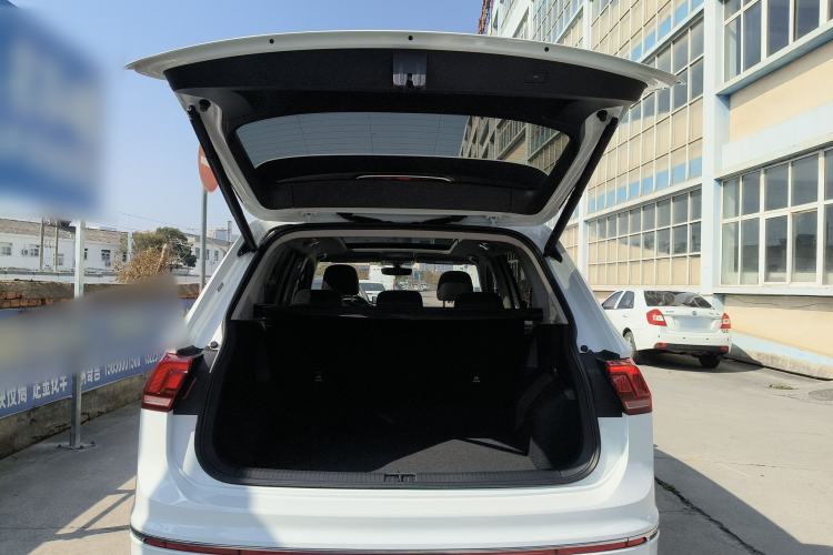 Used Volkswagen Tiguan L 2025 Model Outstanding Version 330TSI Automatic Two-Wheel Drive R-Line Longyao Edition