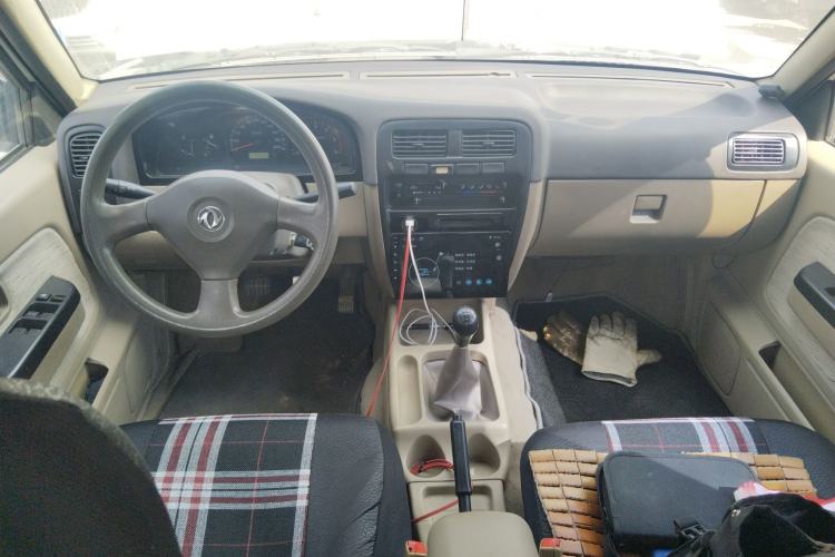 Used Dongfeng Ruichi 2013 3.2T Xingye Edition Diesel Two-Wheel Drive Standard Type CYQD80-E4
