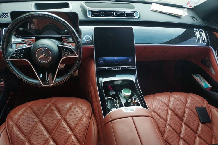 Used Mercedes-Benz Maybach S-Class 2022 S 480 4MATIC Intelligent Premium Special Edition Center Console