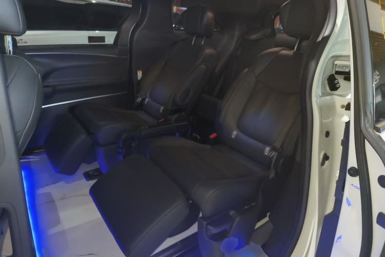 Used Toyota SIENNA 2023 2.5L Hybrid Deluxe Edition