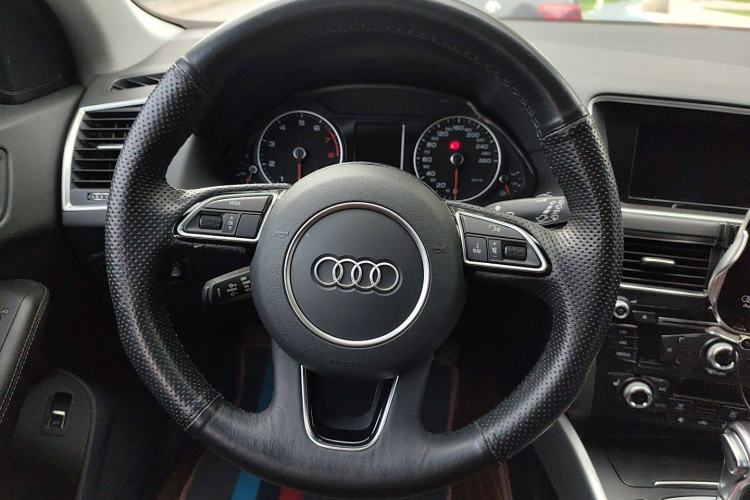 Used Audi Q5 2018 Collector's Edition 40 TFSI Technology Model
