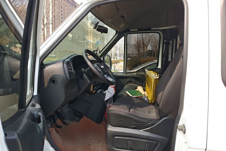 Used JMC Transit 2021 2.8T Space King Standard Version Short Wheelbase Mid-Height Roof 6-Seater Diesel Euro VI JX493