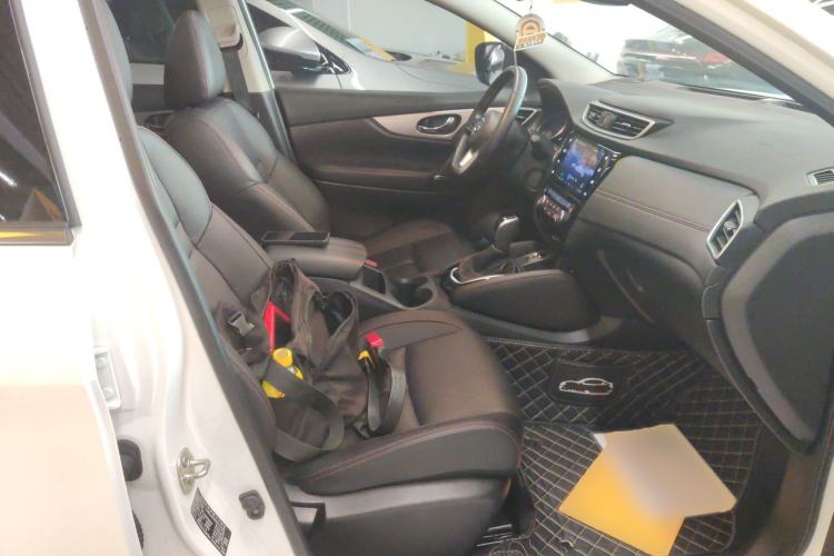 Used Nissan Qashqai 2022 2.0L CVT XV Prem·Night Edition Right Front Seat