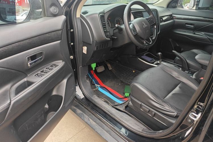 Used Mitsubishi Outlander 2018 2.0L Two-Wheel Drive Glory Edition 5 Seats Driver Seat