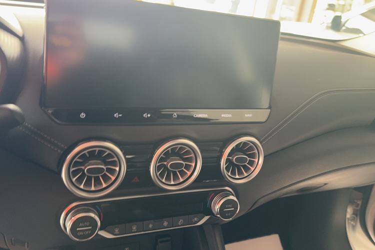 Used Nissan Sylphy 2023 1.6L CVT Smart Drive Version Audio And AC Panel