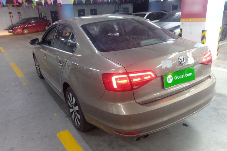 Used Volkswagen Sagitar 2017 230TSI Automatic Comfort Version
