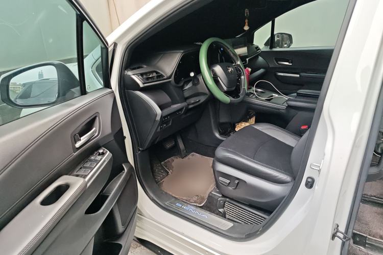 Used Toyota SIENNA 2021 2.5L Hybrid Premium Edition