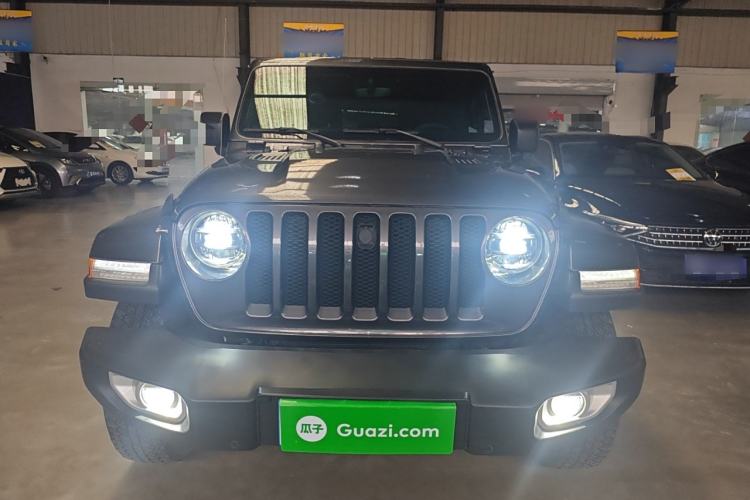 Used Jeep Wrangler 2019 2.0T Sahara Four-Door Brilliant Top Version China VI Emission Standard