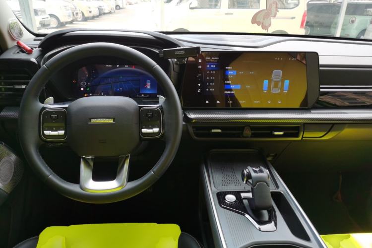 Used Haval X DOG 2022 1.5T DCT Two-Wheel Drive Trendy Edition Center Console