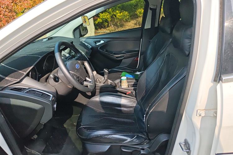 Used Ford Focus 2015 Sedan EcoBoost 125 Manual – Ultra-Style Edition