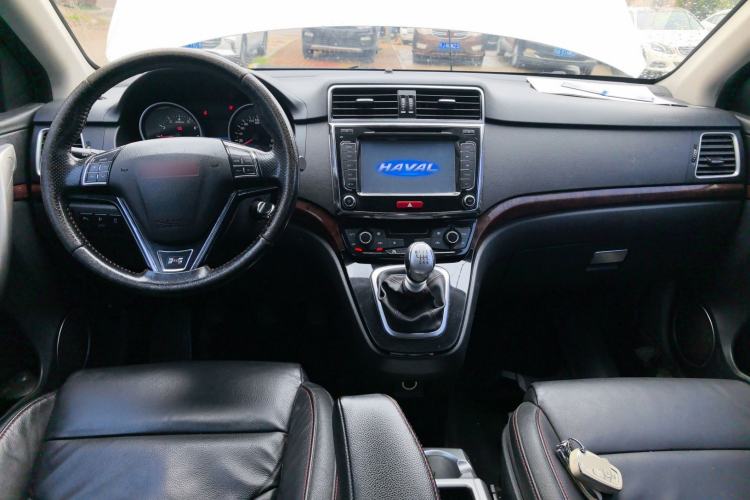 Used Haval H6 2015 Upgraded Model 1.5T Manual Two-Wheel Drive Prestige Version
