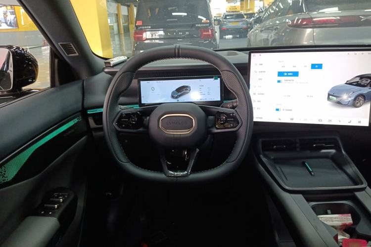 Used Lynk & Co 07 2024 EM-P 126 Long-Range Halo Steering Wheel