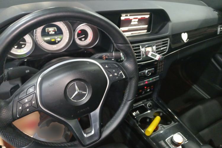 Used Mercedes-Benz E-Class 2014 Restyled E 260 L Sport Edition Center Console