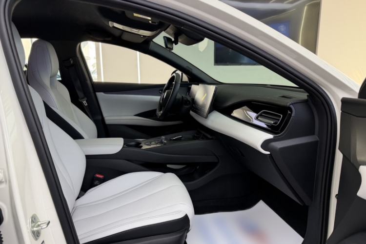 Used BYD Seal 06 New Energy 2025 DM-i Smart Drive 80KM Luxury Model
