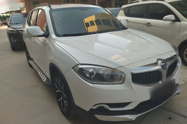 Used Brilliance V5 2014 1.5T Automatic Two-Wheel Drive Sport Model Front Right 45 Deg