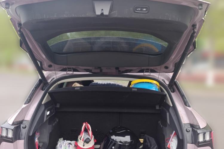 Used Lynk & Co 06 EM-P 2022 PHEV Shero Pink Special Edition