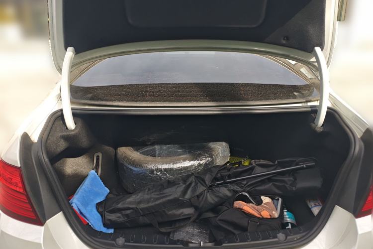 Used BMW 5 Series 2014 525Li Leading Model Trunk