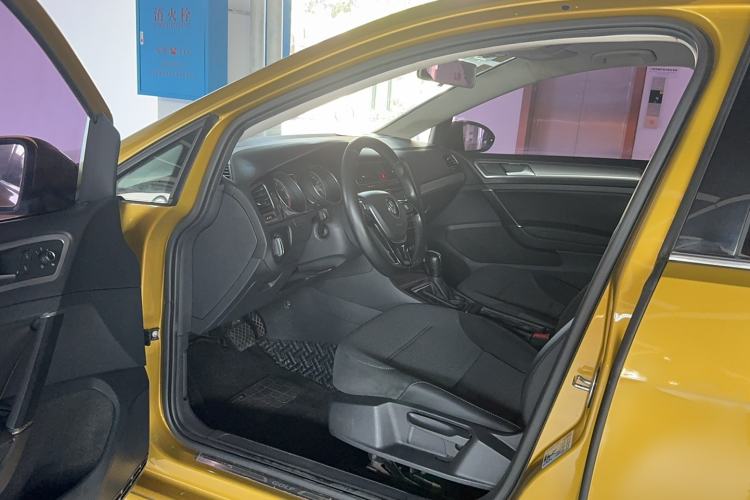 Used Volkswagen Golf 2018 230TSI Automatic Comfort Model
