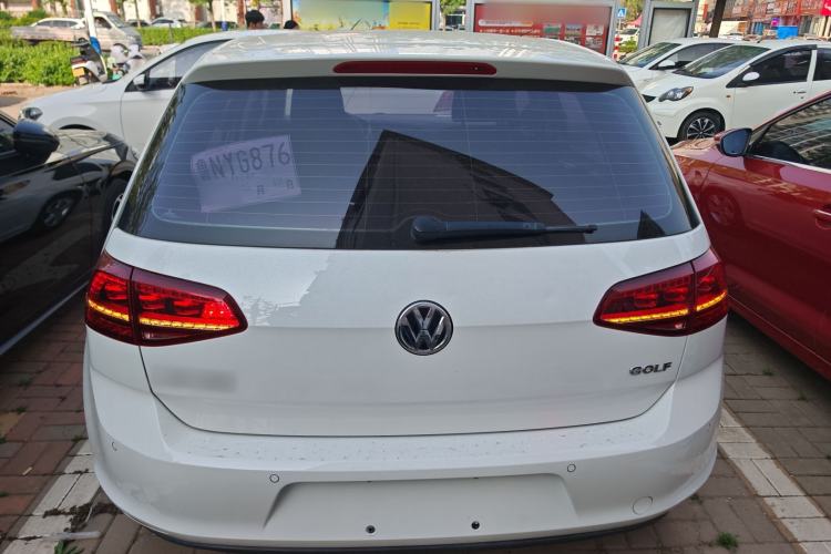 Used Volkswagen Golf 2017 1.6L Automatic Comfort Million-Vehicle Anniversary Edition

