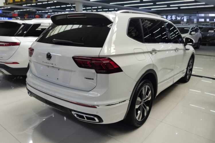 Used Volkswagen Tiguan L 2022 380TSI Automatic All-Wheel Drive R-Line Enhanced Comfort 7-Seater Rear Right 45 Deg