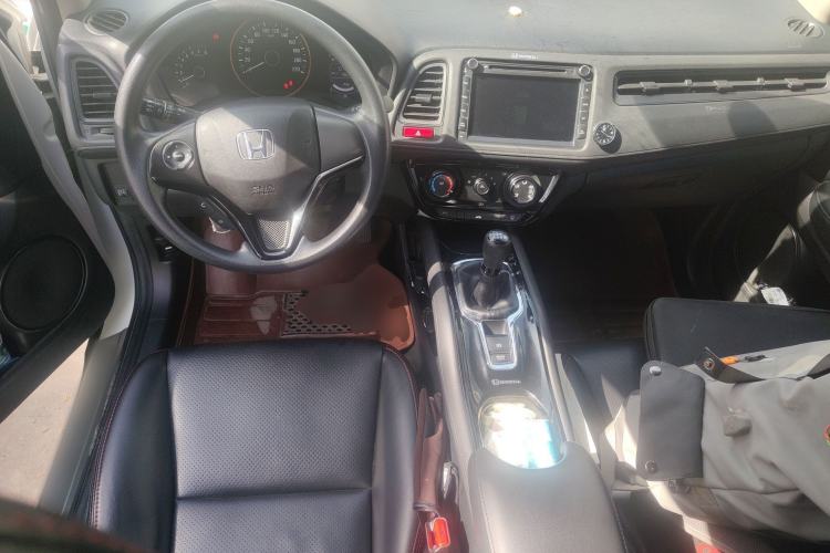 Used Honda Vezel 2017 1.5L manual two-wheel drive Comfort trim level Center Console