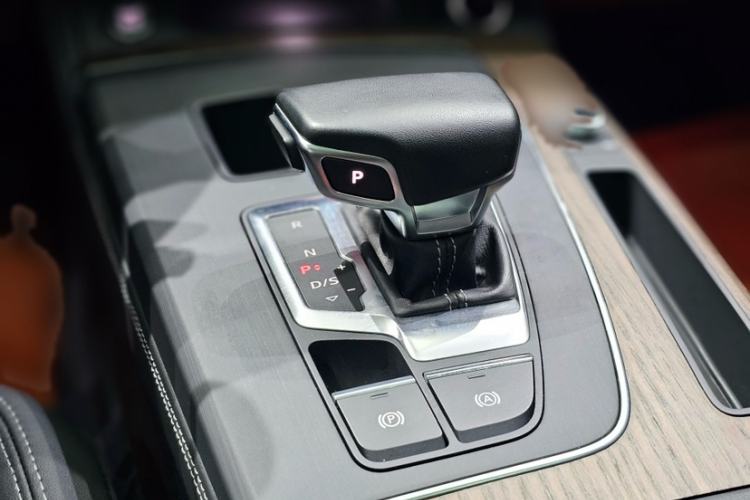 Used Audi Q5L 2022 40T Luxury Elegant Model
