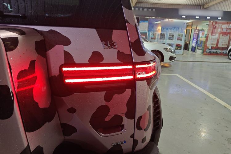 Used Formula Leopard Titanium 3 2025 501 km Range Rear-Wheel Drive Intelligent Driving Max Edition Right Rear Taillight