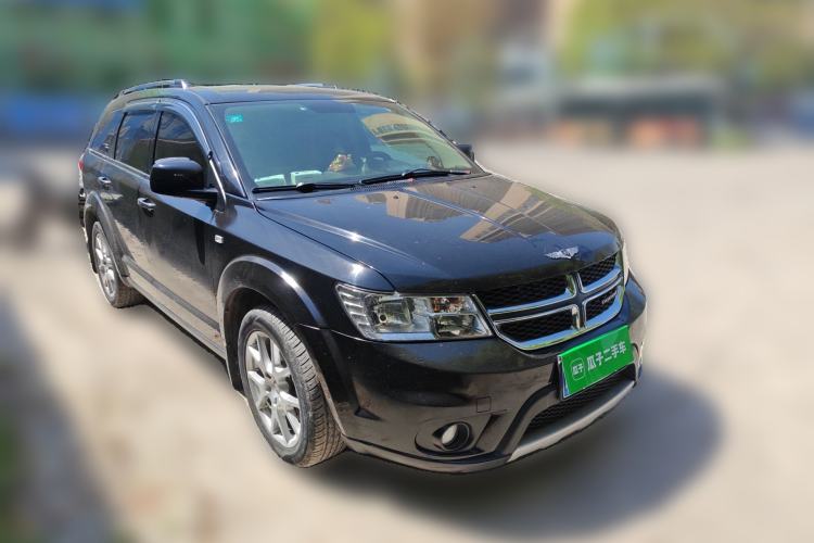 Used Dodge Journey 2013 2.4L Two-Wheel Drive Luxury Version Front Right 45 Deg
