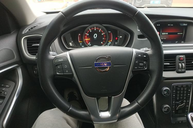 Used Volvo V40 2016 T3 Zhiyi Edition
