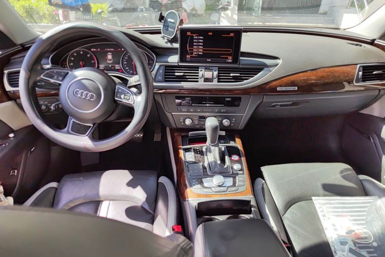 Used Audi A7 2018 50 TFSI quattro Comfort Model Center Console