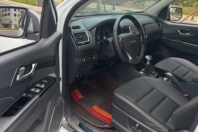 Used Isuzu D-MAX 2020 1.9T 4x4 Automatic Luxury Edition China VI Standard RZ4E Hi-Power