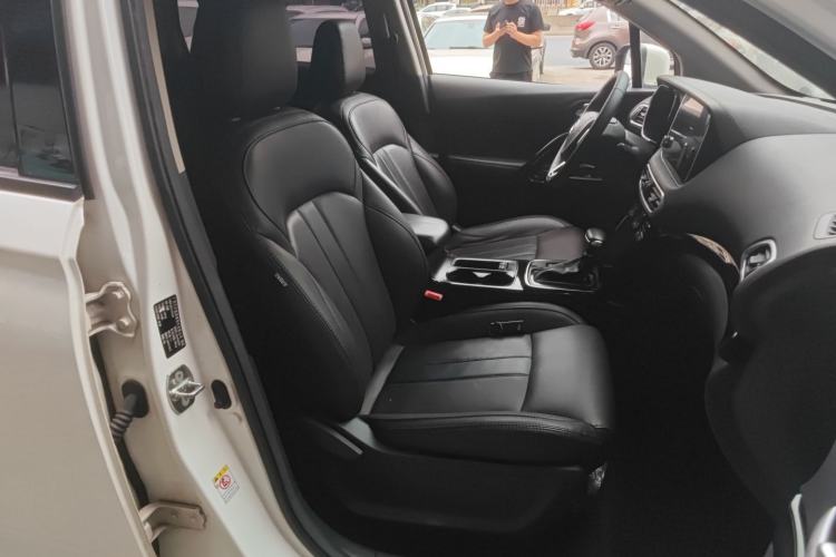 Used GAC Trumpchi GS4 2018 235T Automatic Two-Wheel Drive Luxury Smart Connectivity Version Right Front Seat