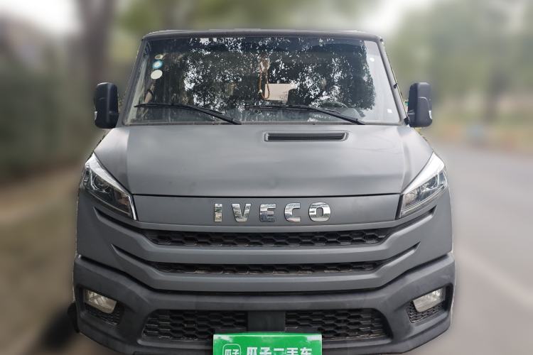 Used Iveco Daily 2023 2.5T A35M1 Multi-Purpose Passenger Vehicle Short Wheelbase Low Roof Single Tire Manual Transmission with Automatic Option