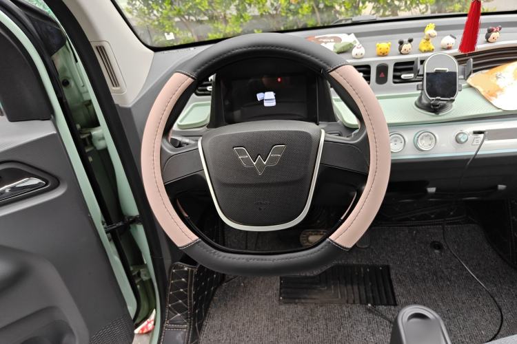 Used Wuling Hongguang MINIEV 2022 Macaron Fashion Model Lithium Iron Phosphate Steering Wheel