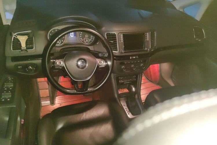 Used Volkswagen Sharan 2016 380TSI Luxury 7-Seater Center Console