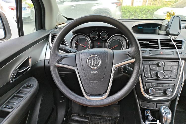 Used Buick Encore 2015 1.4T Automatic Two-Wheel Drive Urban Elite Version Steering Wheel