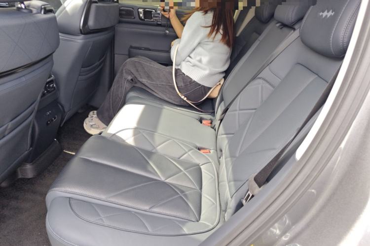 Used Formula Leopard Leopard 5 2023 Navigator Edition
