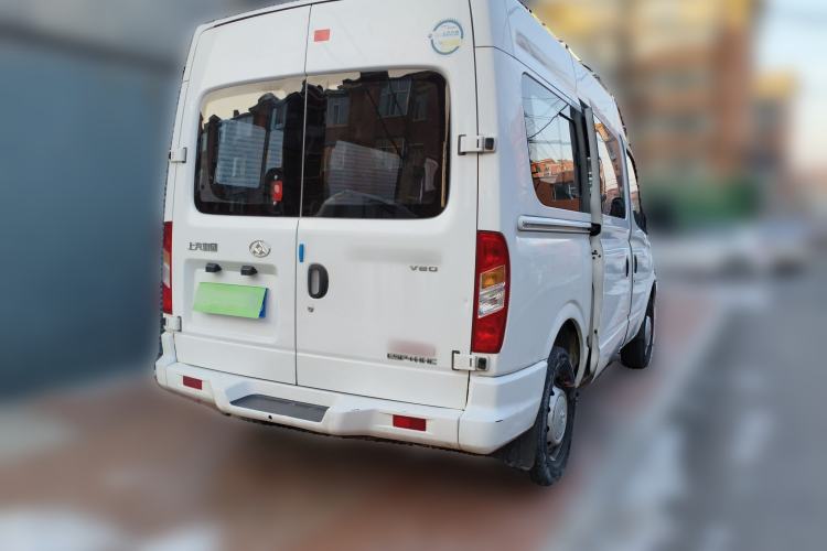 Used SAIC MAXUS Xintu V80 2018 2.5T AMT Aoyuntong Short Wheelbase Mid-Roof 5-6 Seater
