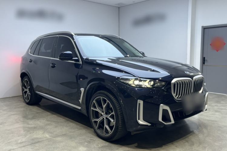 Used BMW X5 2023 xDrive 30Li Luxury M Sport Package Exterior 2