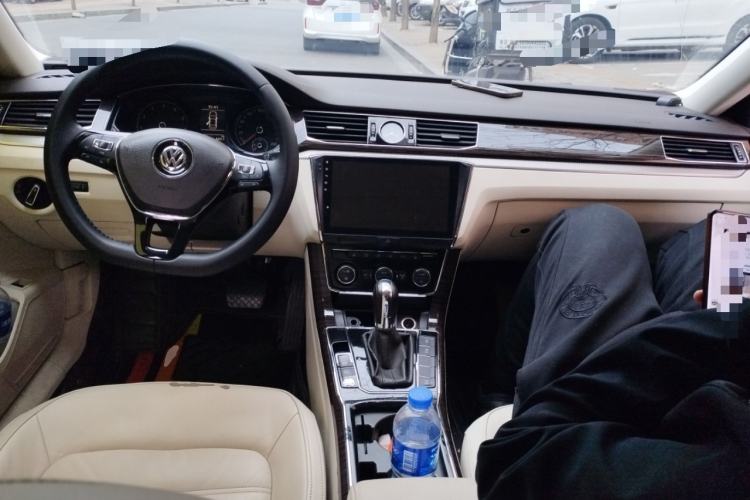 Used Volkswagen Passat 2016 330TSI DSG Luxury Edition Center Console