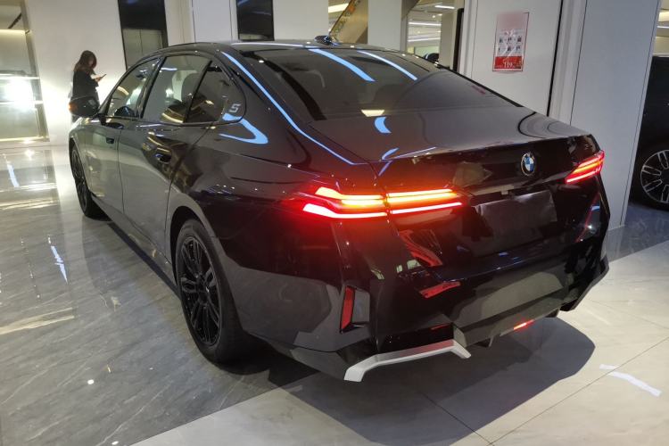 Used BMW 5 Series 2024 530Li Leading Model M Sport Package