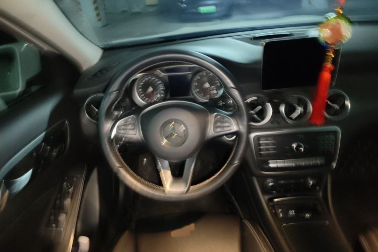 Used Mercedes-Benz GLA 2018 GLA 200 Sport Edition Steering Wheel