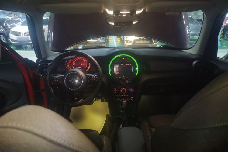 Used MINI 2016 1.5T COOPER Five-Door Edition Center Console