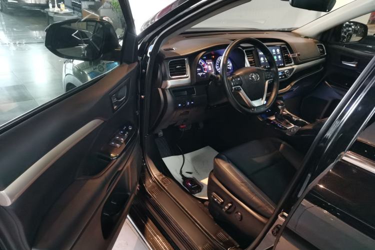 Used Toyota Highlander 2018 2.0T Four-Wheel Drive Luxury Edition 7 Seats China V Emission Standard
