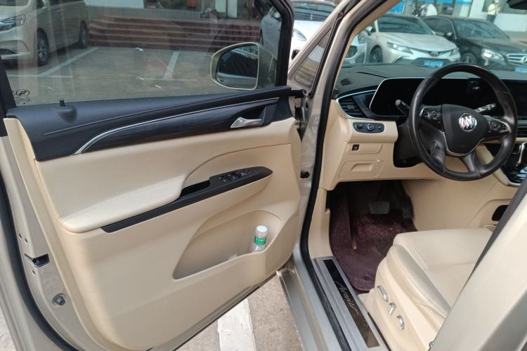 Used Buick GL8 2022 ES Landtrek 653T Luxury Edition