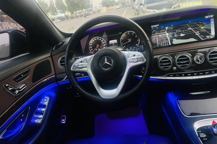 Used Mercedes-Benz S-Class 2018 S 320 L Interior 6