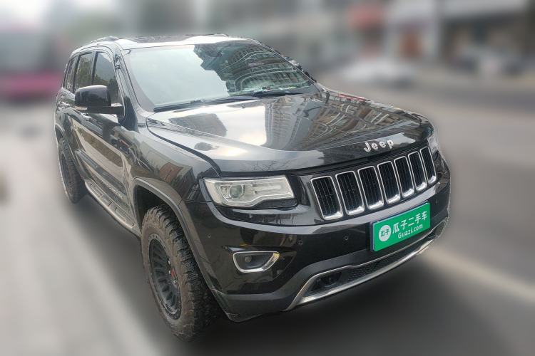 Used Jeep Grand Cherokee 2014 3.0TD Diesel Comfort Navigation Version Front Right 45 Deg